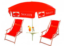 Parasol med bord og 2 liggestole Parasol med bord og 2 liggestole