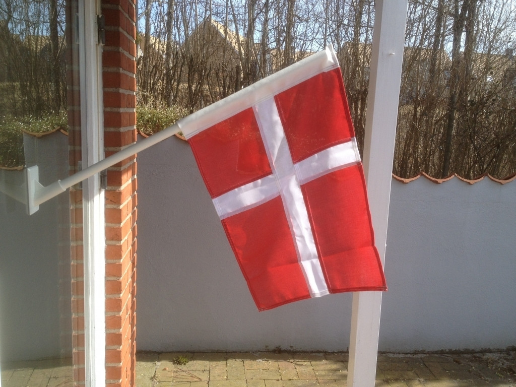 50 X 38 Cm Dannebrog Facade Flag Uden Stang Og Holder.